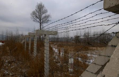 刺鐵絲網(wǎng).jpg 刺鐵絲網(wǎng).jpg